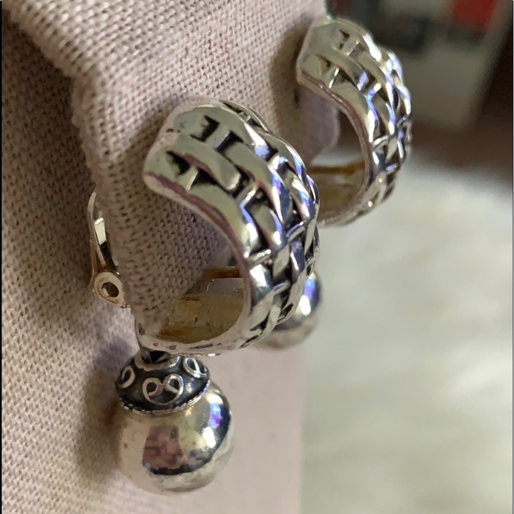 Silver color clips earrings beautiful. - Picture 5 of 8